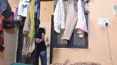 Pati ke lund ko chus bhabhi pati ke lund ke upar baithi