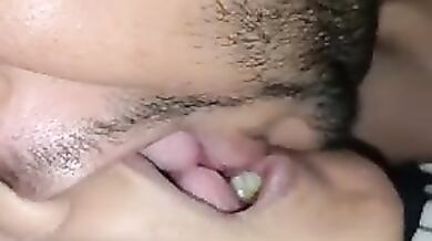 Girlfriend enjoy close up sex and say jibh bahar nikaal