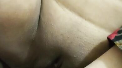 Bengali housewife ki chut ko chaatke choda uske pati nai