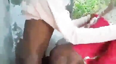 Gaanv ki randi ko khulle mai lund chusaake gaand ko choda