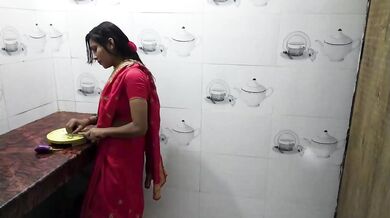 Sexy bhabhi urfi ki chikni chut chodkar lund ka pani pilaya