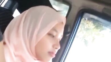 Hijab wali mangetar ne lund chusa car me