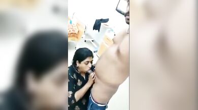 Supermarket ki colleague aunty ko lund chusaya