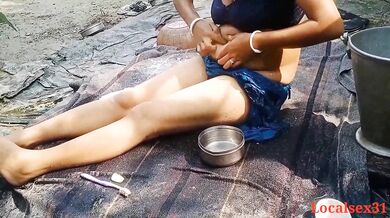 Kheto me kaam karnewale aadmi ne bhabhi ko ghodi banaya