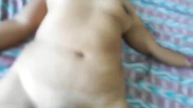 Bhabhi ne chut marwai maintainance wale se