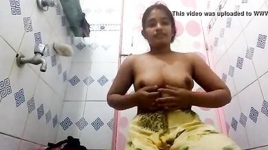 Sexy Indian bhabhi hot bathroom selfie