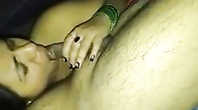 Desi lund chus ke khada karti Indian wife