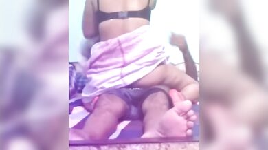 Desi bhabhi gaand utha utha ke chudi pati se