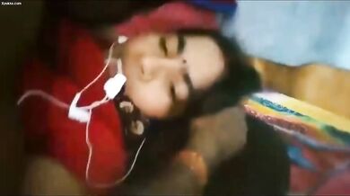 Village bhabhi ko choda chut ki jhaant bana ke