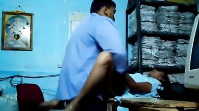 Sarkari office me chodampatti hot Indian girl ki