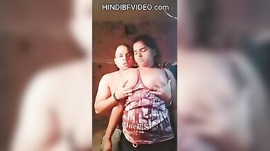 Wife ko nanga kar ke uske boobs dabaye