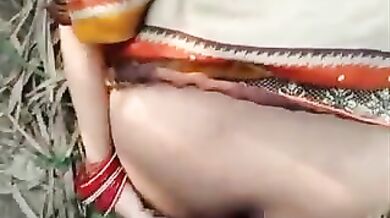 Truck wale ne bhabhi ko khet me choda