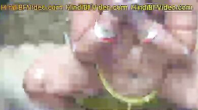 Nahati hui desi village aunty ka hidden cam video