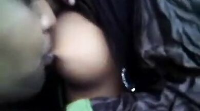 Muslim girlfriend ka boobs sucking