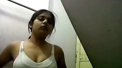 Big boobs mumbai girl ki bathroom selfie