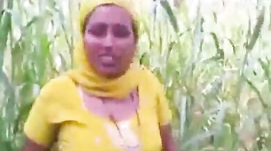 Khet me nangi hui punjabi lady