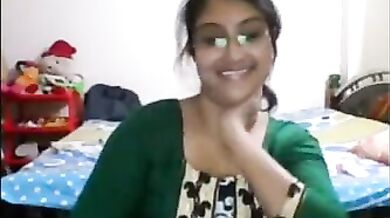 Corona ke kahar ke beech bhabhi ka nanga webcal