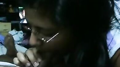 Desi housewife ne pati ke dost ka lund chusa